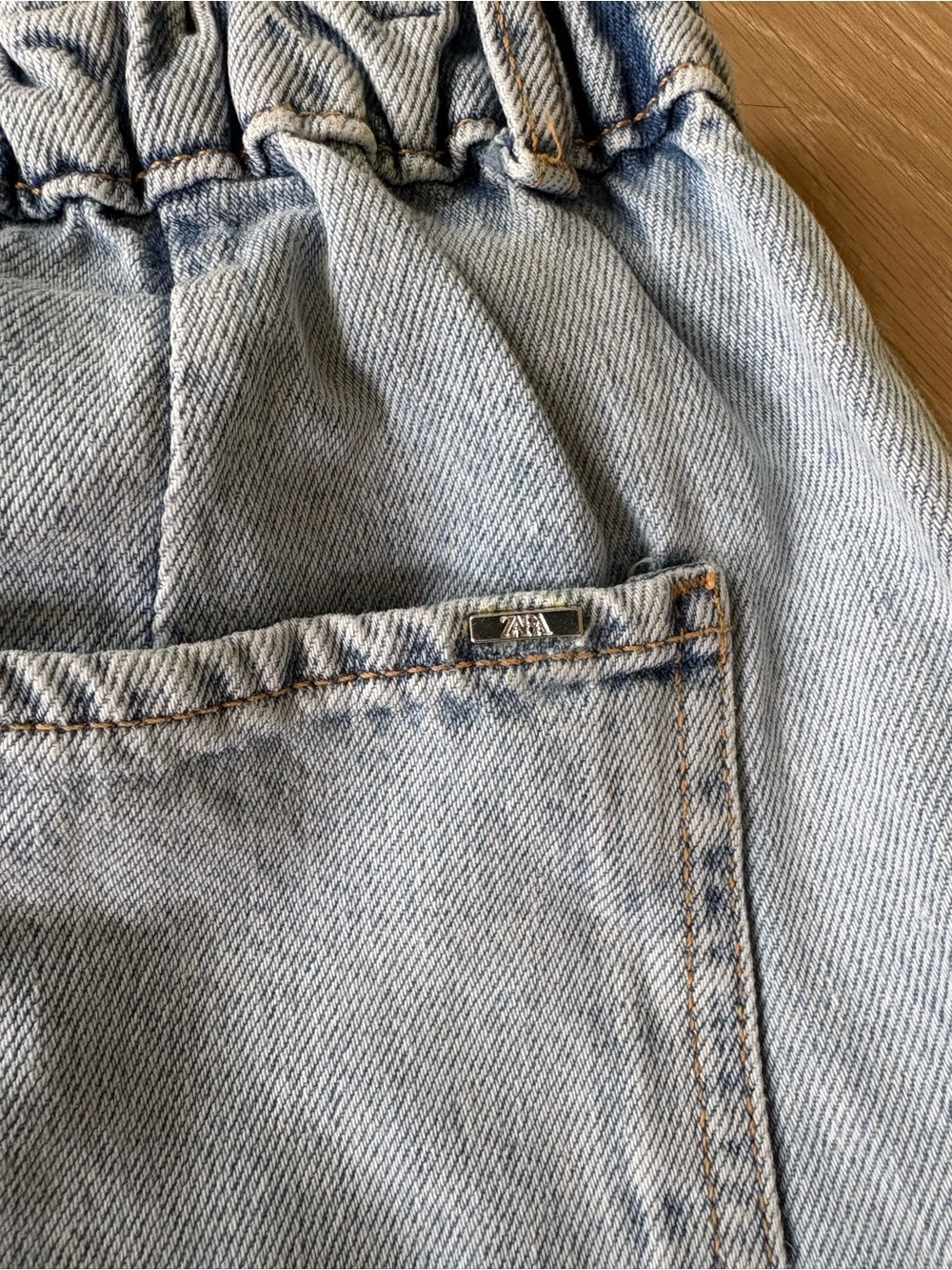 Zara Light Wash Elastic Waist Jeans - Picture 2 of 3